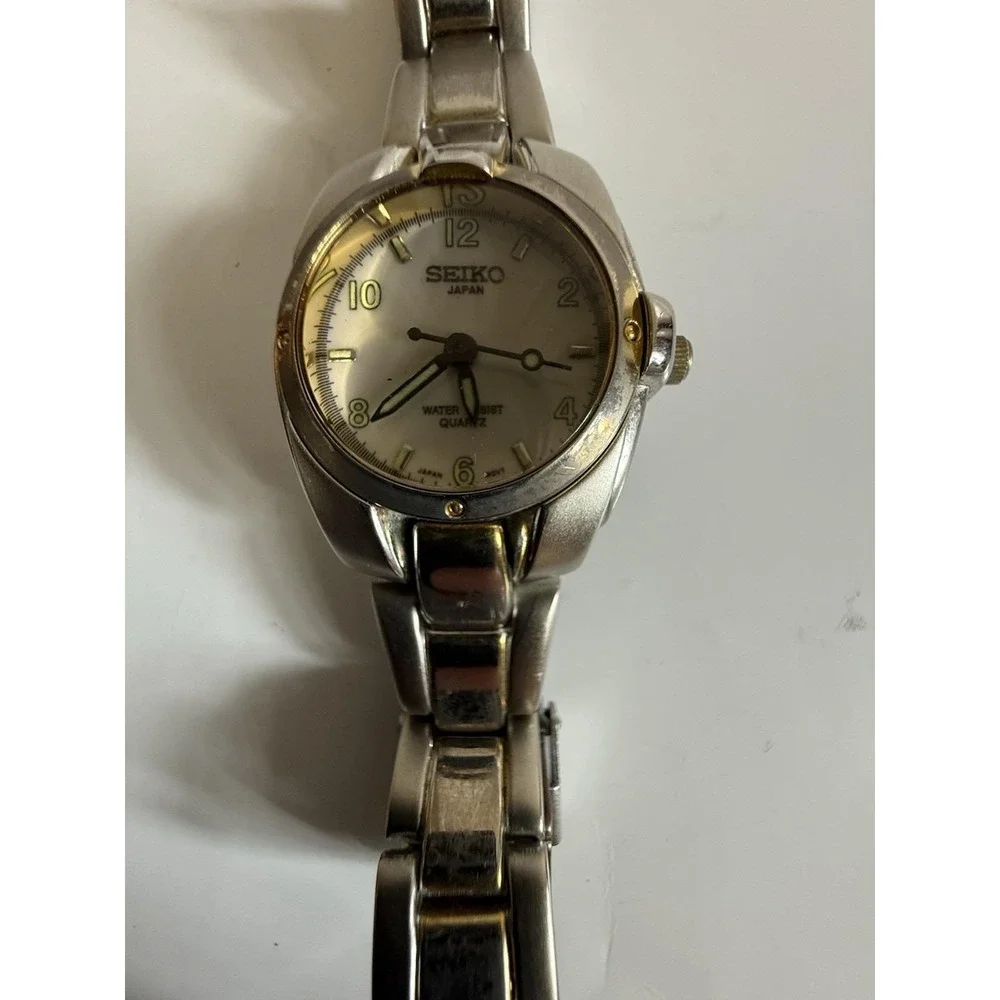 Seiko 7N89-5000 R1 Vintage Quartz Watch Silver Tone Japan Rare Retro